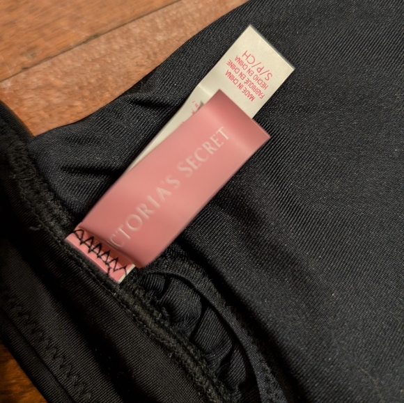 Victoria's Secret Black Bikini Top Halter Strap Unpadded Pink Tag - Picture 3 of 3